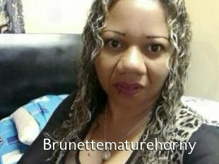 Brunettematurehorny