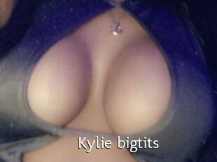 Kylie_bigtits