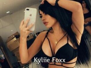 Kyliie_Foxx