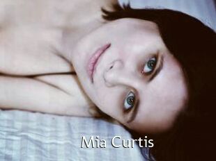 Mia_Curtis