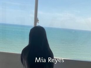 Mia_Reyes