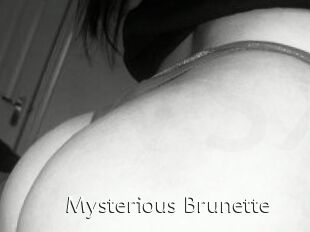 Mysterious_Brunette