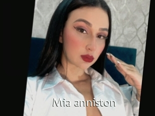 Mia_anniston
