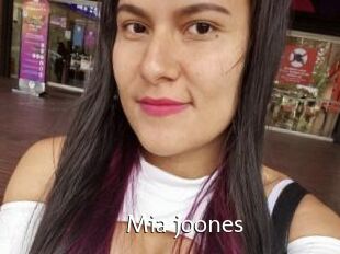 Mia_joones